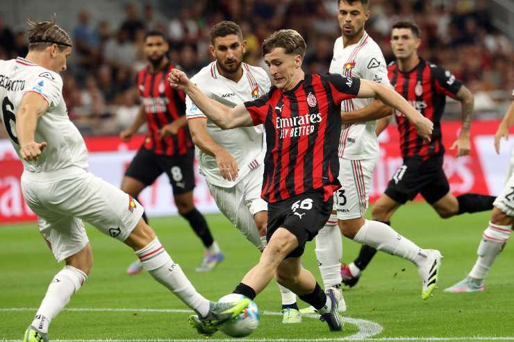 Saelemaekers in un contrasto contro la Cremonese