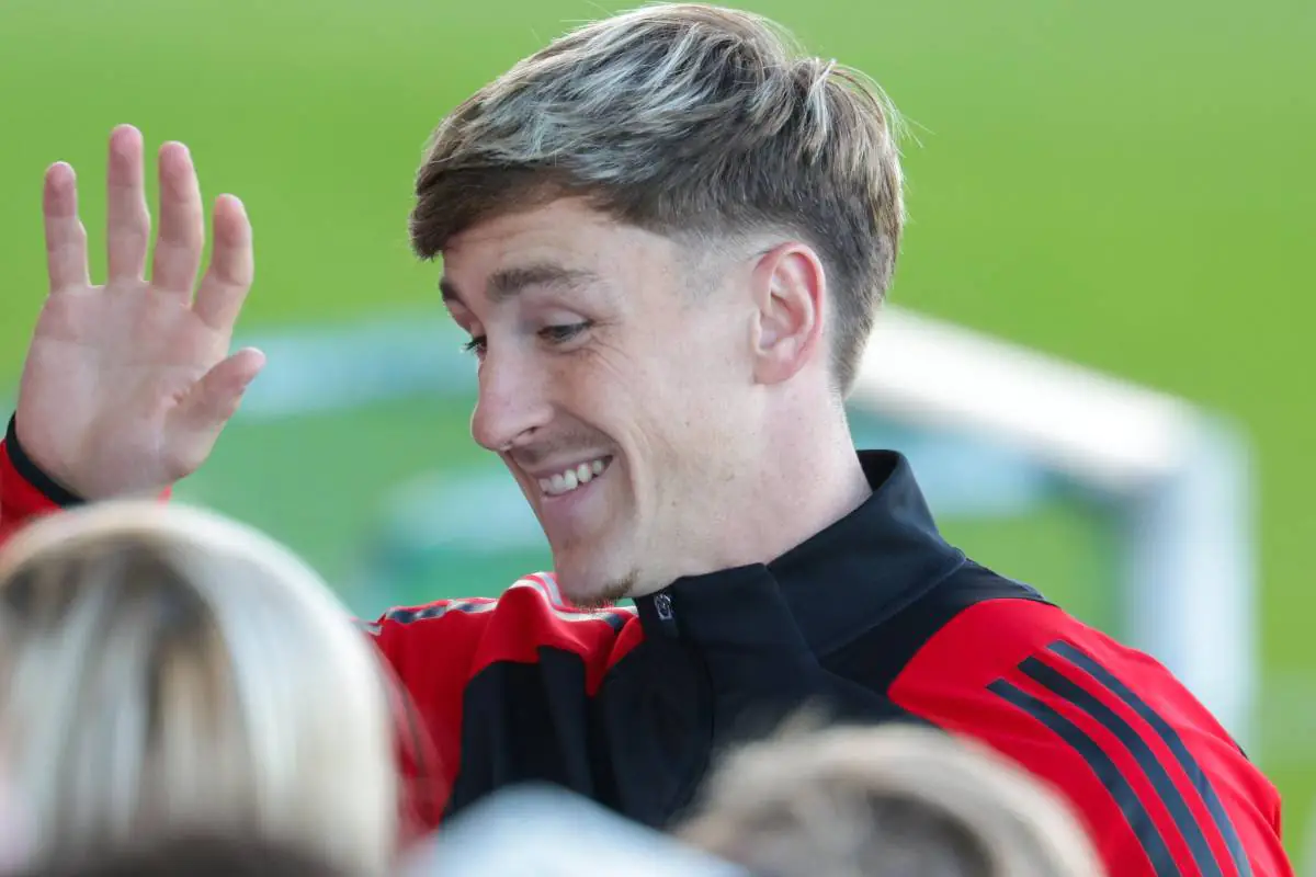 Saelemaekers saluta i tifosi del Belgio