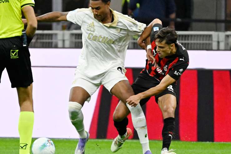 Samuele Ricci in marcatura col Milan