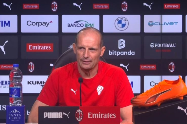 Massimiliano Allegri risponde alle domande dei giornalisti nella conferenza del Milan.