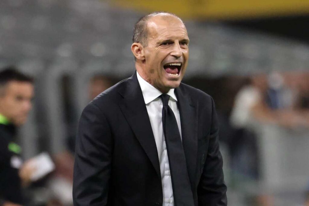 Allegri urla dalla panchina durante una partita del Milan