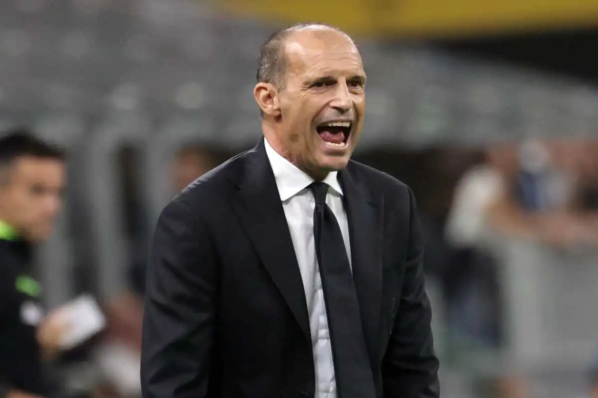 Allegri urla dalla panchina durante una partita del Milan