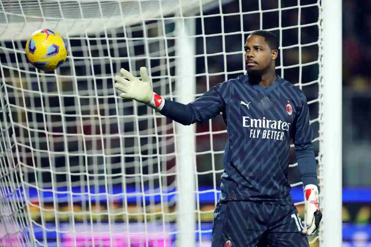 Il portiere del Milan Mike Maignan in primo piano
