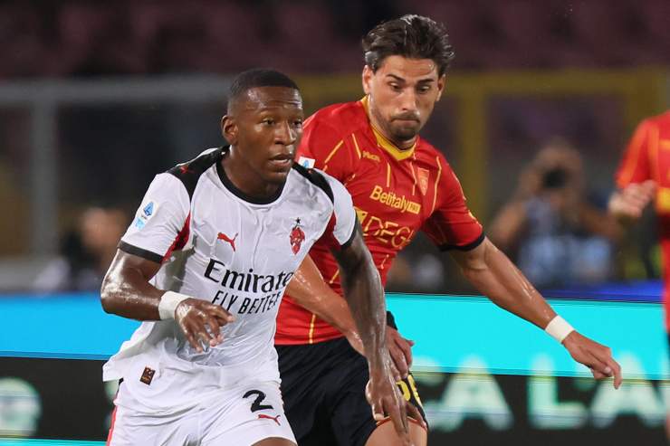 Pervis Estupiñán, difensore del Milan, in azione durante la stagione 2025/2026.