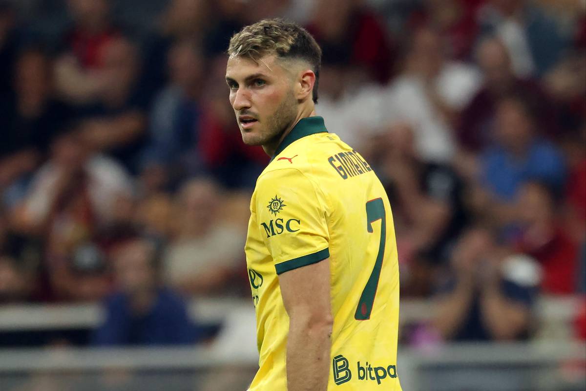 Santiago Gimenez, attaccante del Milan, durante un’azione di gioco nella stagione di Serie A 2025/2026.