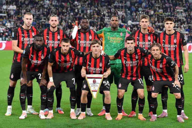 Milan schierato in campo prima di una partita di Serie A