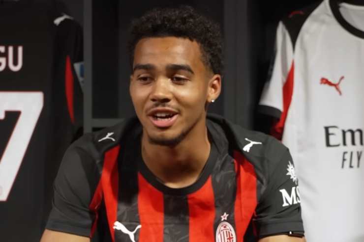 Odogu si presenta come calciatore del Milan