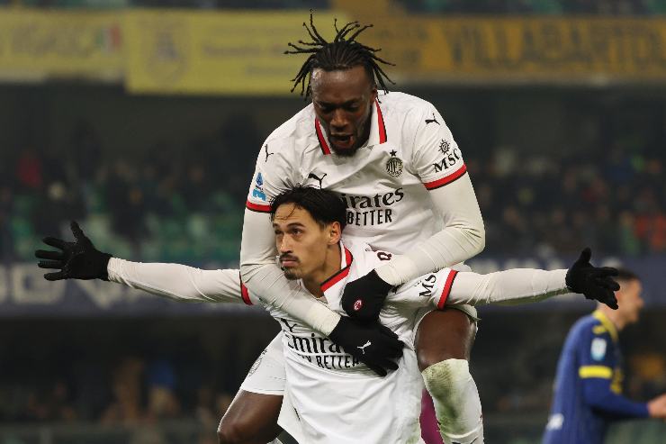 Reijnders e Abraham esultano per un gol con il Milan