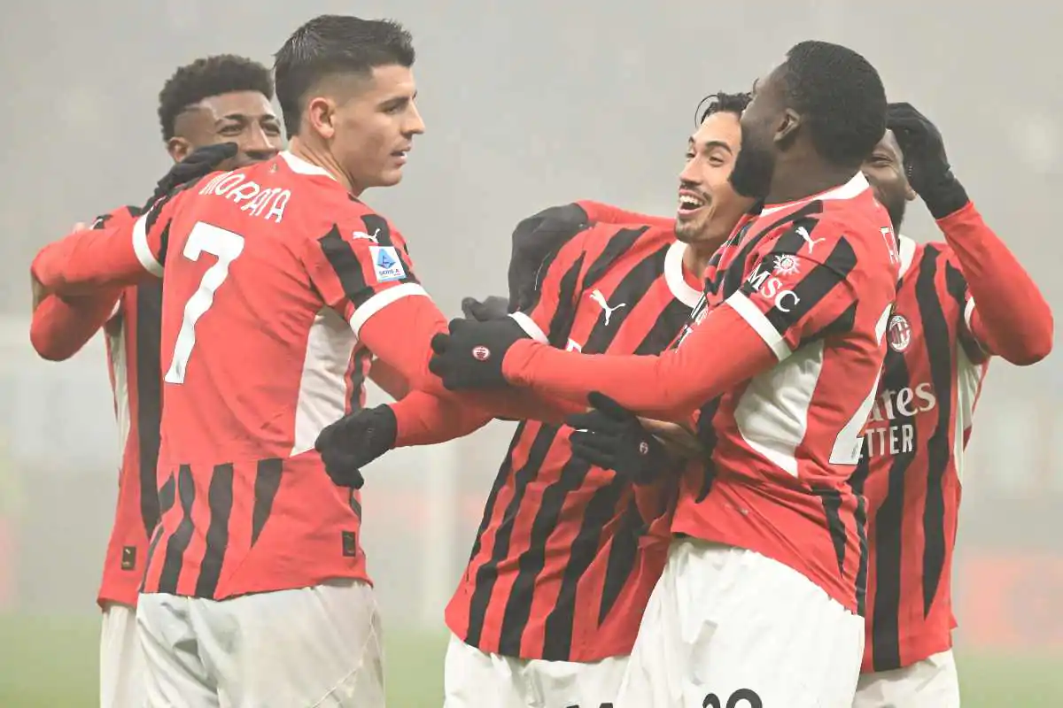 I calciatori del Milan in primo piano mentre festeggiano un gol
