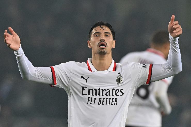 Il centrocampista Tijjani Reijnders in campo con la maglia del Milan