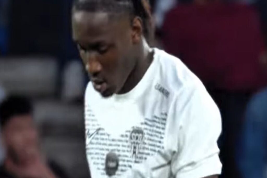 Sidiki Cherif , obiettivo del Milan, in campo con l'Angers