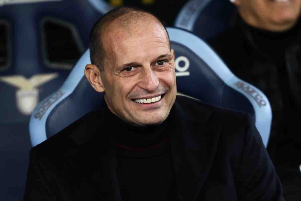 Massimiliano Allegri, allenatore del Milan, sorridente in panchina prima del match di Coppa Italia contro la Lazio