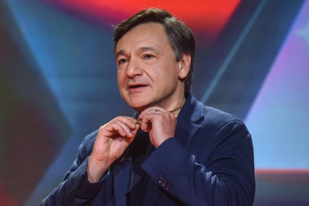 Caressa in un programma TV