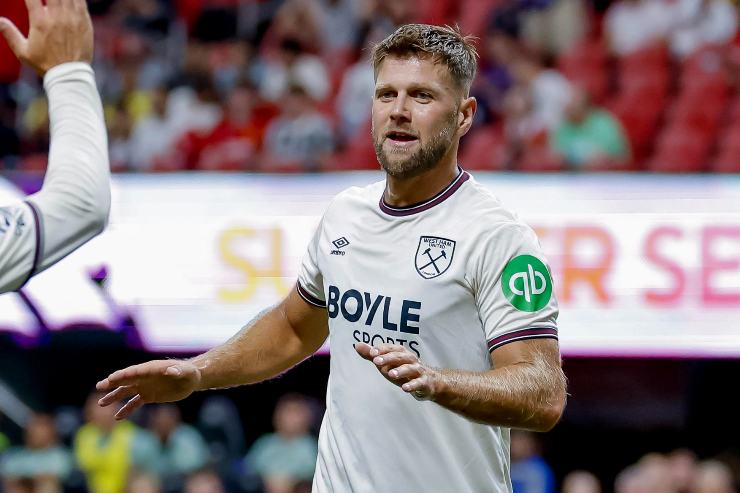 Fullkrug in campo con la maglia del West Ham