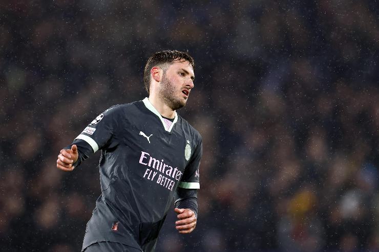 Santiago Gimenez si dispera in campo con il Milan