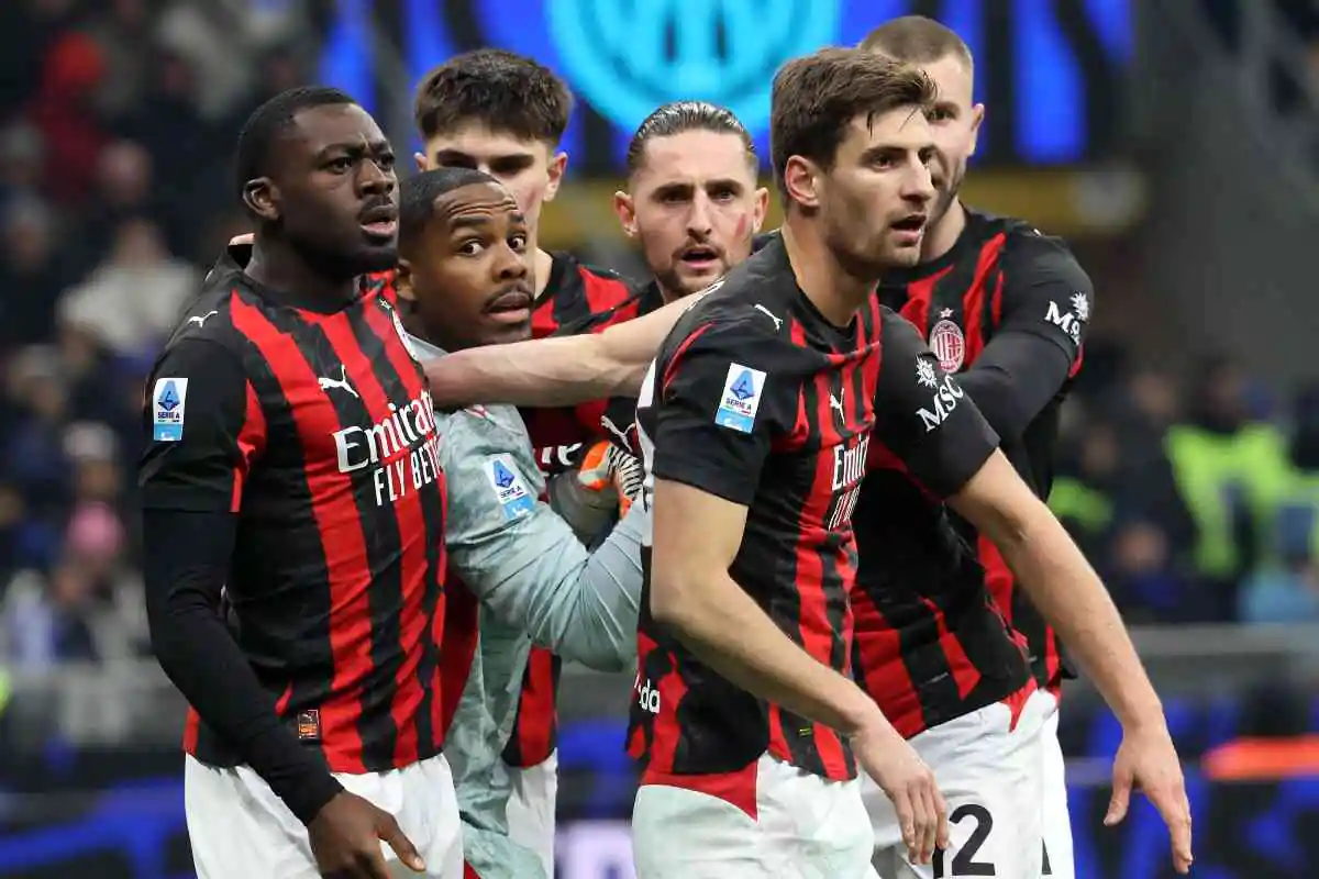 I giocatori del Milan in campo durante una partita di campionato allo stadio San Siro