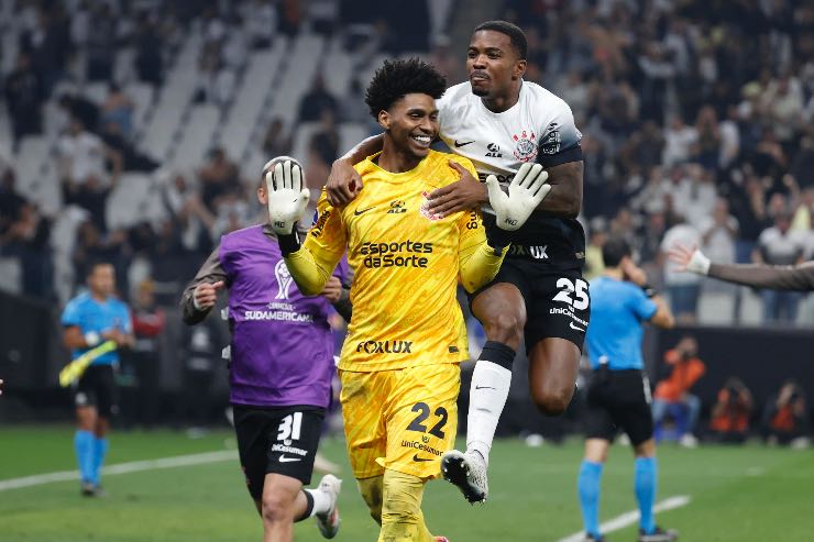 Il Milan pesna a Hugo Souza.