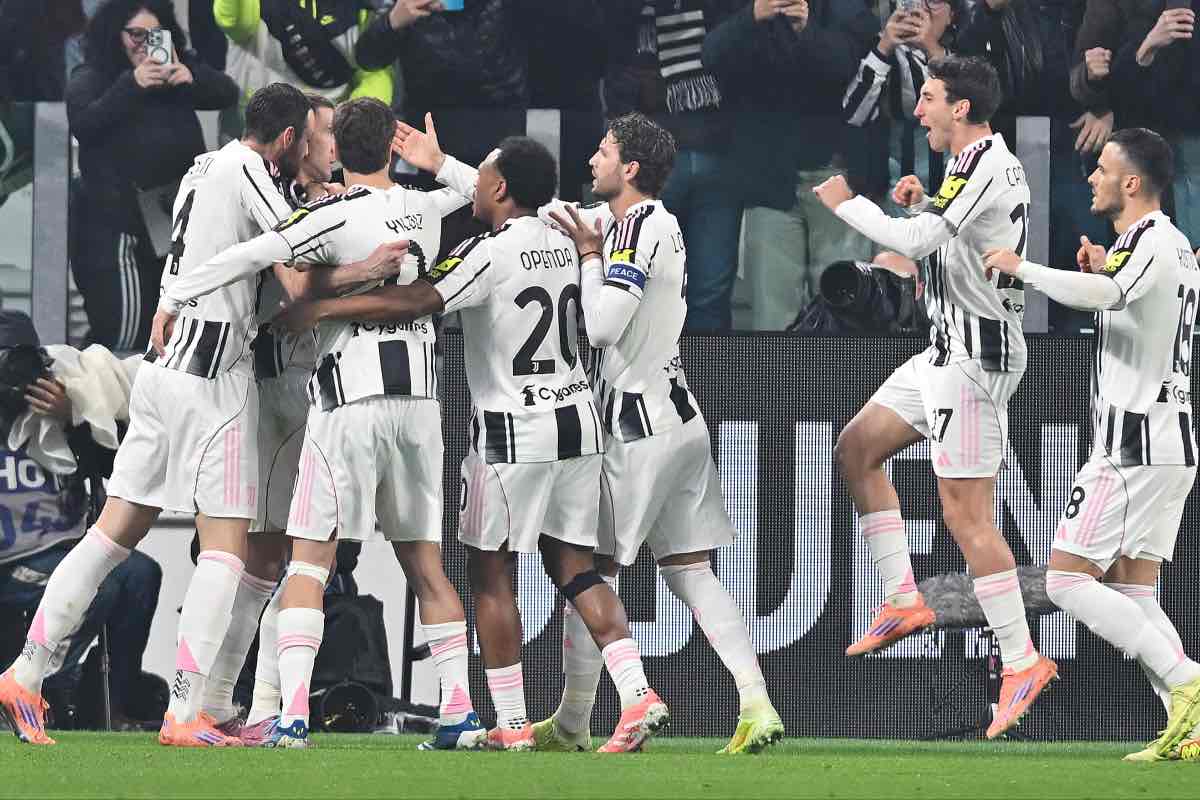 Juventus, i bianconeri esultano dopo il gol