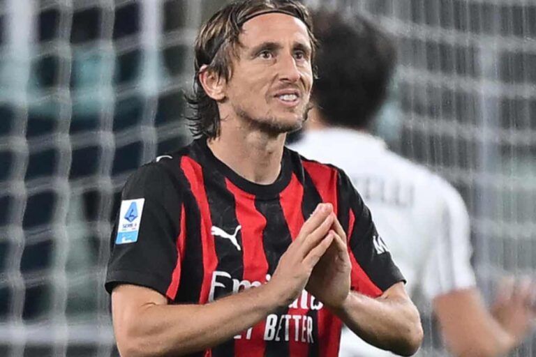 Luka Modric durante la gara di Serie A 2025
