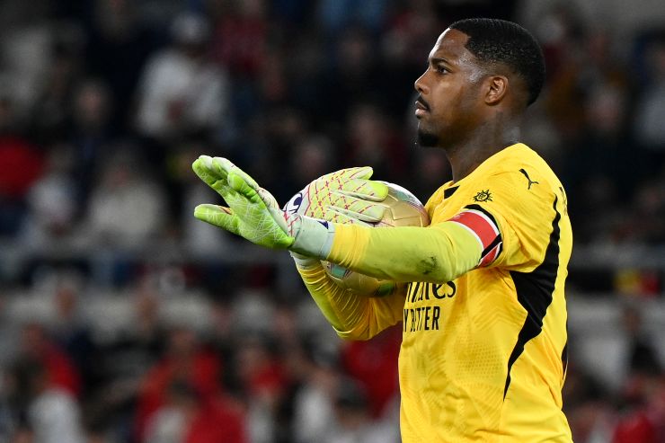 Mike Maignan, portiere del Milan, nella finale di Coppa Italia contro il Bologna
