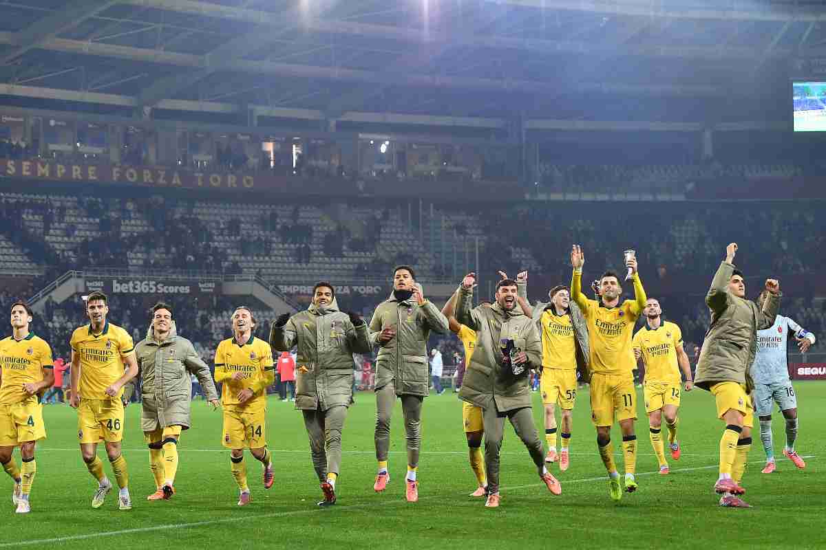 Squadra Milan esulta dopo la vittoria