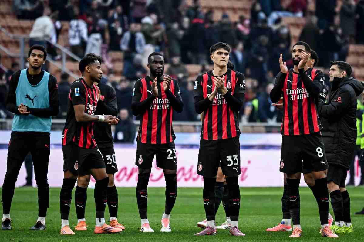 I giocatori del Milan delusi dopo il pareggio