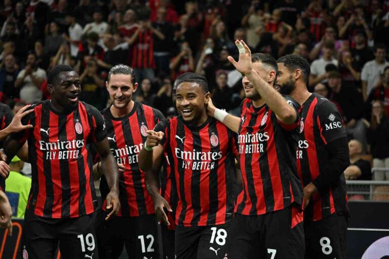 Il Milan esulta in gruppo
