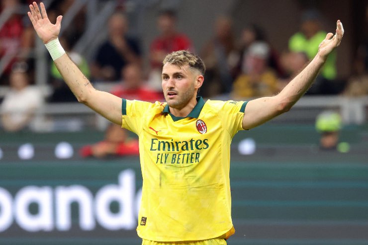 Santiago Gimenez in Serie nA 2025 contro il Bologna