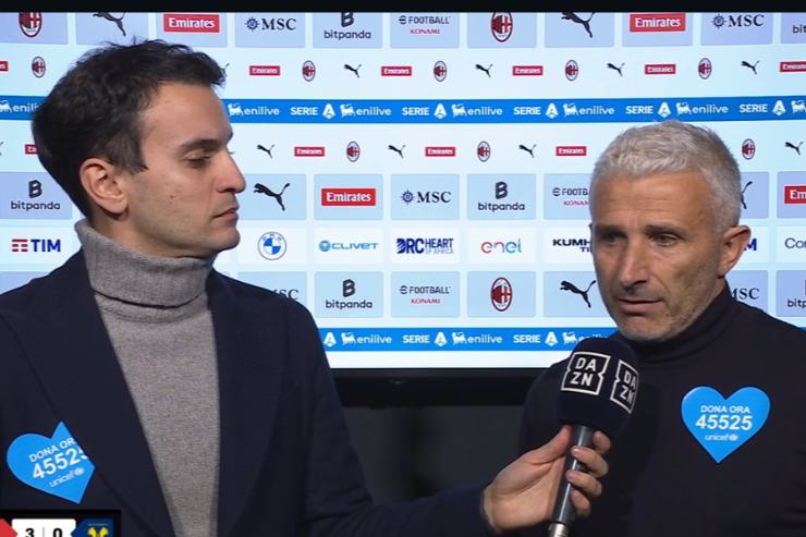 Il vice allenatore del Verona Bertolini protesta a Dazn