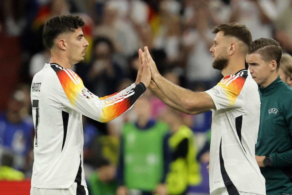 Fullkgrug con la maglia della Germania