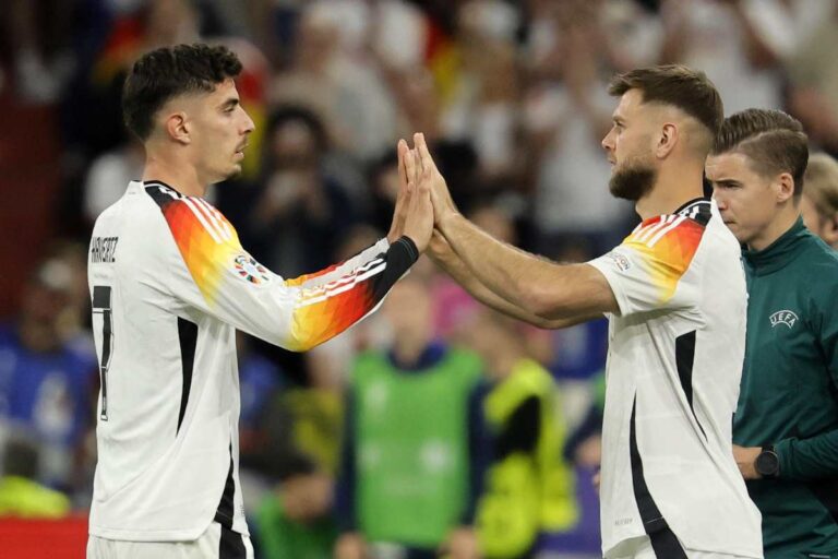 Fullkgrug con la maglia della Germania