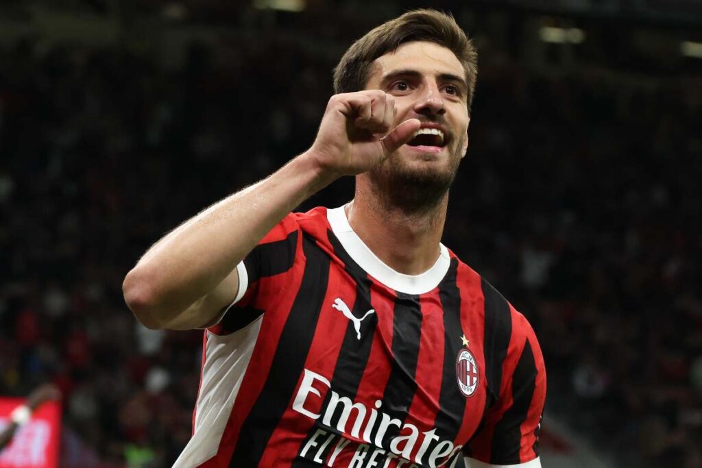 Matteo Gabbia esulta per un gol segnato con il Milan nella stagione precedente.