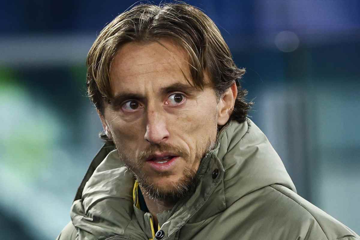 Luka Modric in campo prima di una partita del Milan