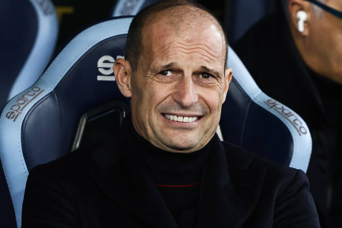 Massimiliano Allegri in panchina con lo sguardo teso e preoccupato