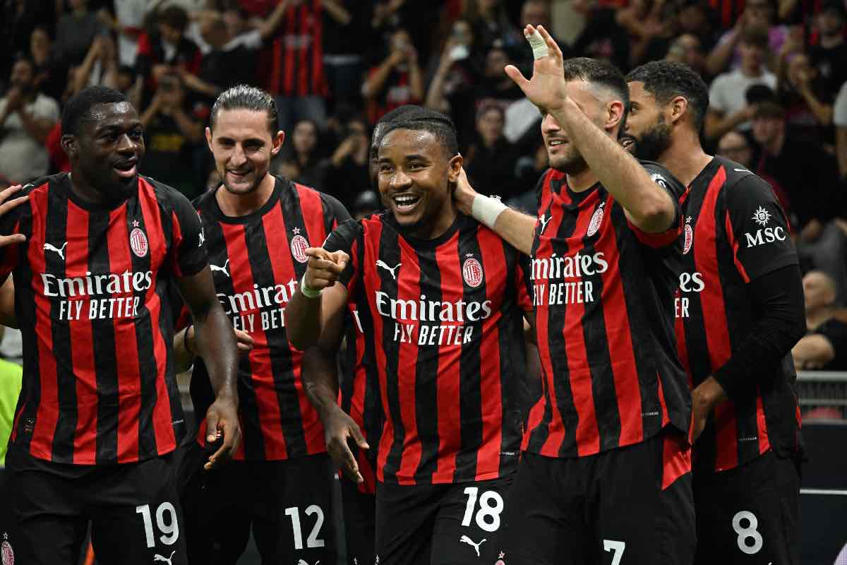 Giocatori del Milan esultano nel match di Serie A 2025