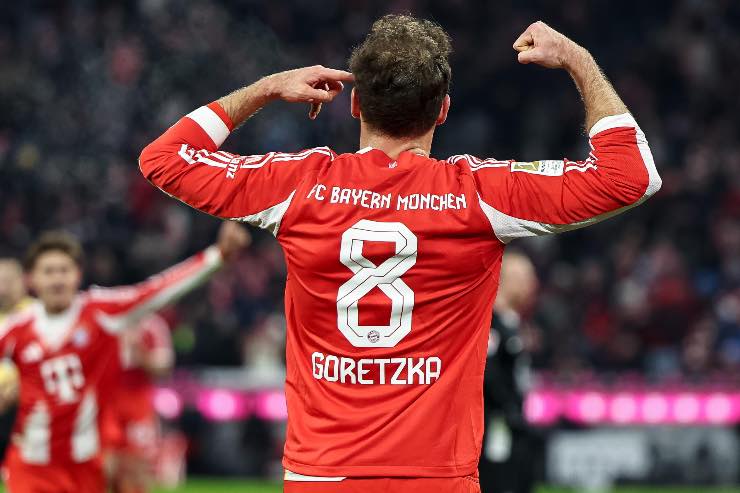 Leon Goretzka in campo con il Bayern Monaco