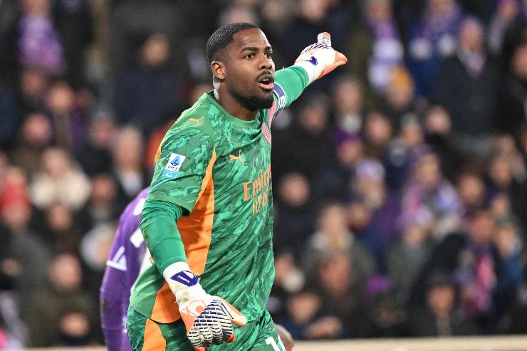 Maignan in campo durante Fiorentina-Milan