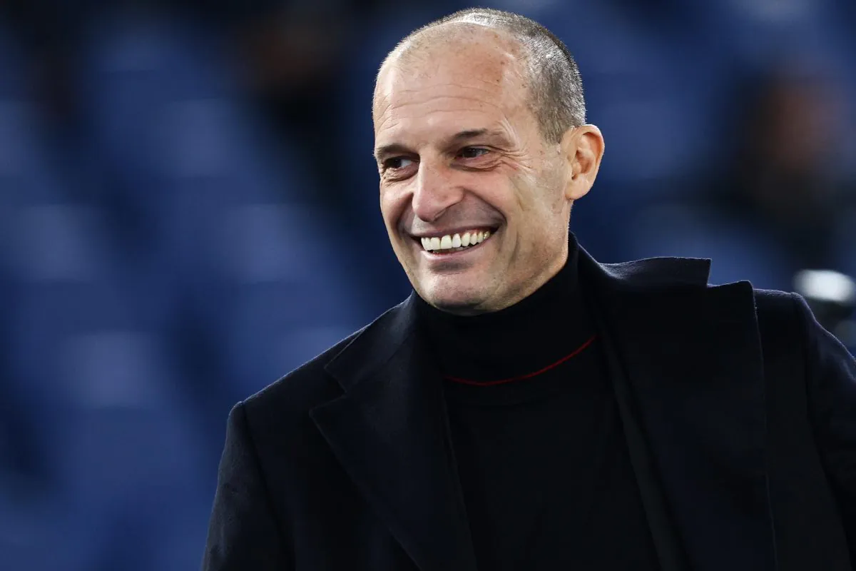 Massimiliano Allegri in campo contro la Lazio