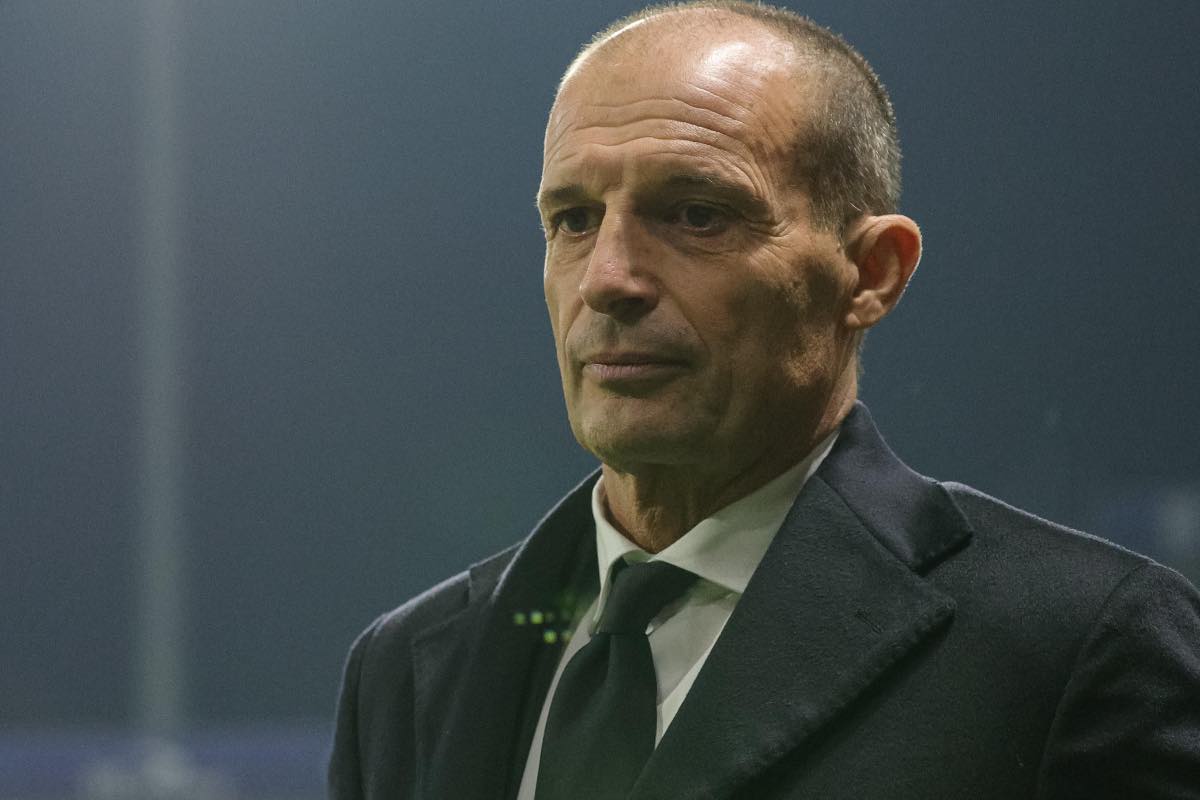 Massimiliano Allegri in campo per la gara di Serie A 2025