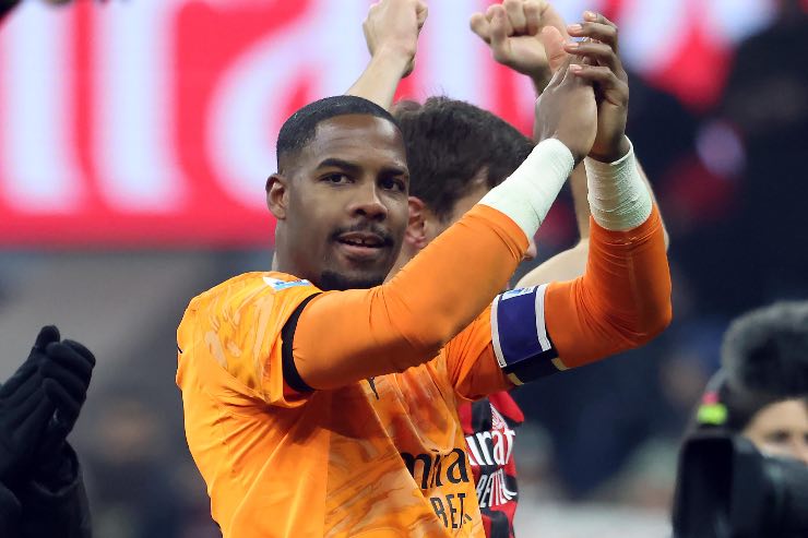 Mike Maignan in campo contro la Lazio