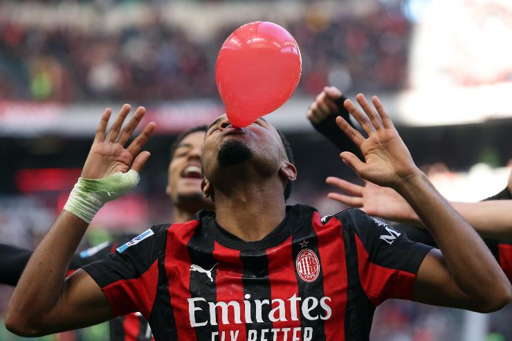 Nkunku esulta con il palloncino