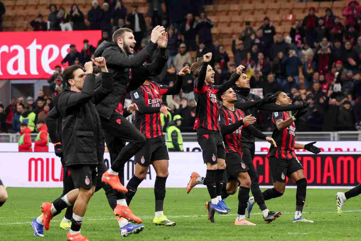 Giocatori Milan esultano