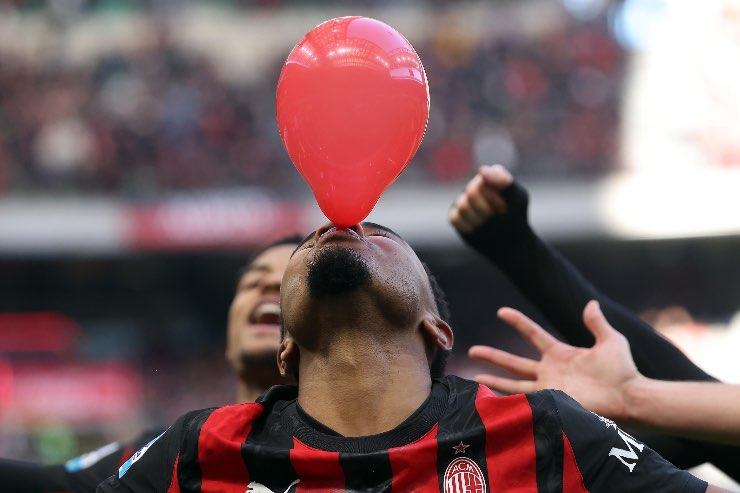 Milan, Nkunku celebra il suo gol in rossonero 