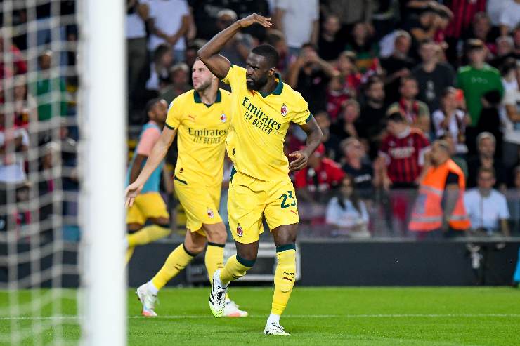 Tomori in campo con il Milan