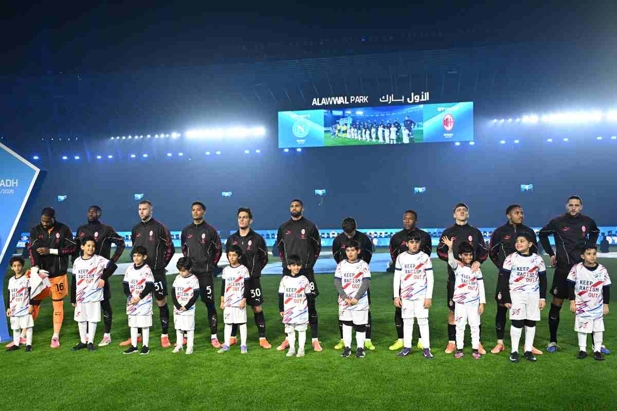 I giocatori del Milan in campo prima di una partita