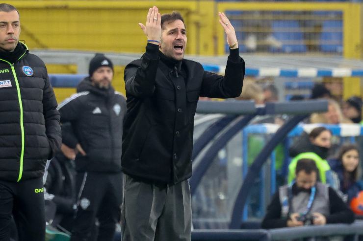 Fabregas dà indicazioni al Como dalla panchina