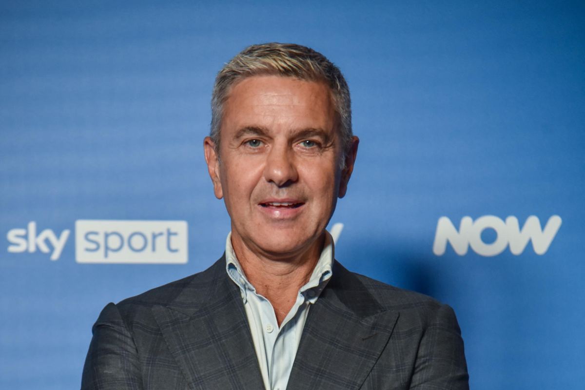 Costacurta sorride ad un evento Sky