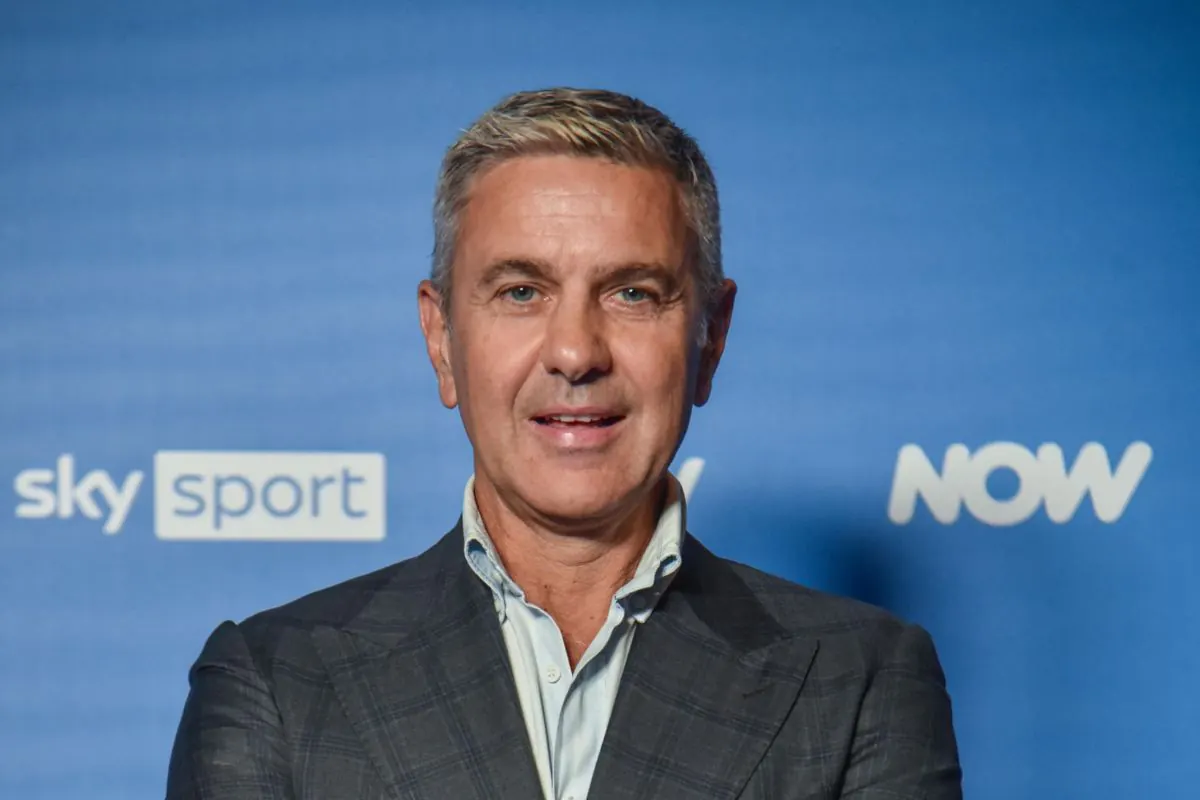 Costacurta sorride ad un evento Sky