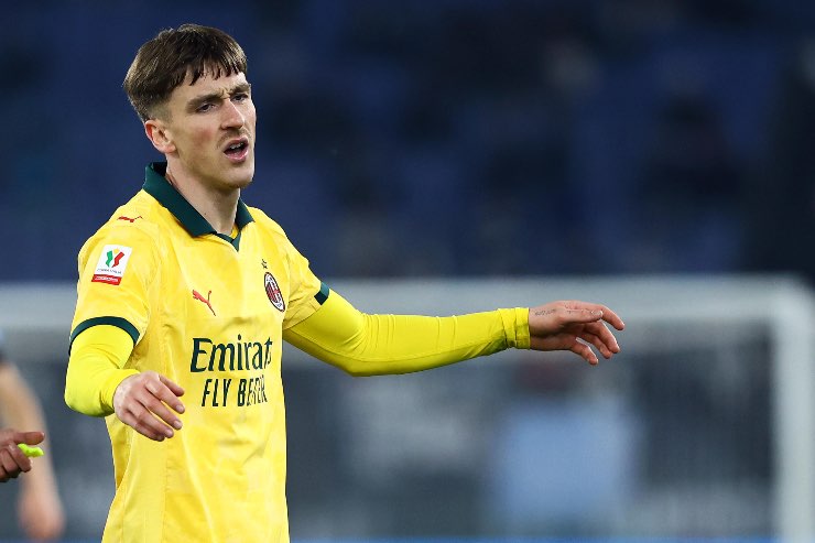 Alexis Saelemaekers nella gara di Coppa Italia 2025/2026