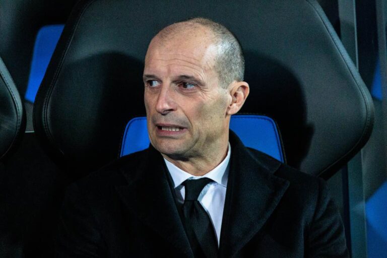 Allegri in panchina contro il Pisa.